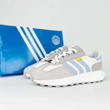 アディダス スニーカー