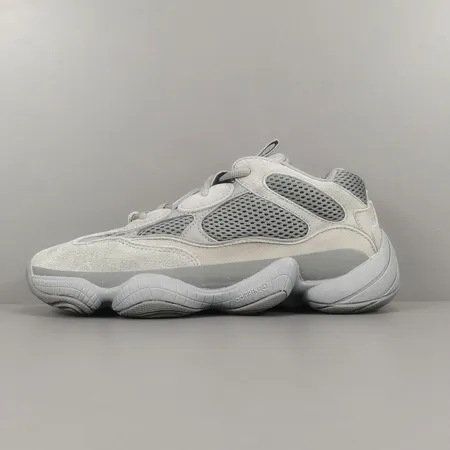 アディダス スニーカー