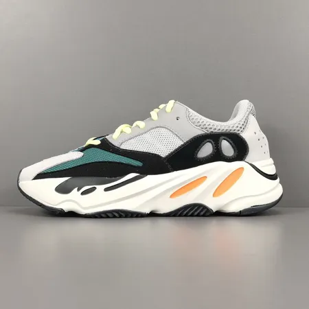 アディダス スニーカー