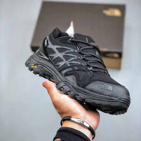 ノースフェイス スニーカー