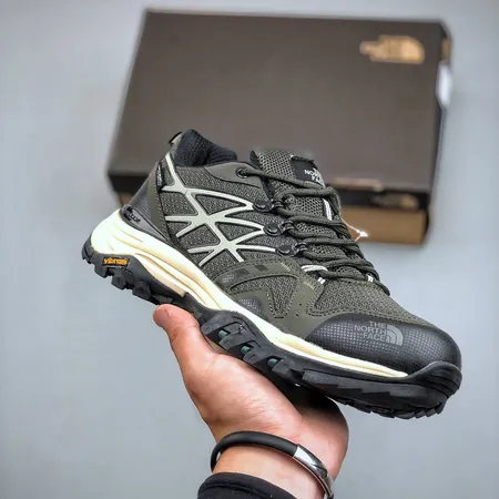 ノースフェイス スニーカー