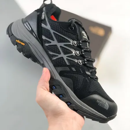 ノースフェイス スニーカー