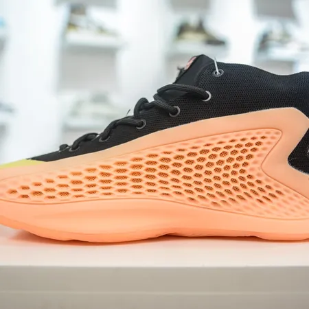 アディダス スニーカー