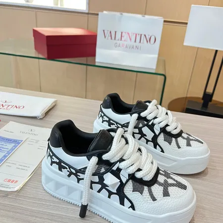 ヴァレンティノ カジュアルシューズ