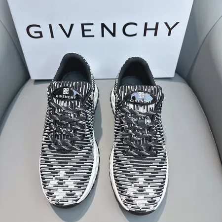 ジバンシィ カジュアルシューズ