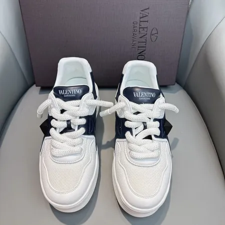 ヴァレンティノ カジュアルシューズ