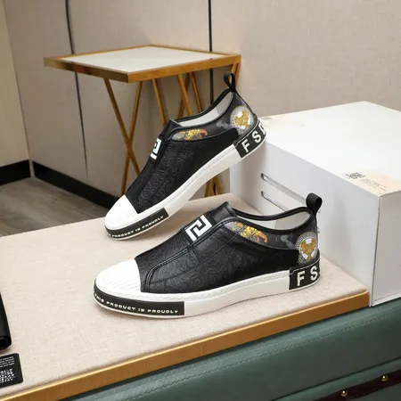 ヴェルサーチ カジュアルシューズ