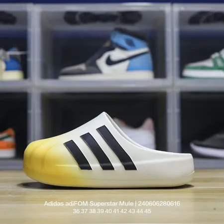 アディダス スリッパ