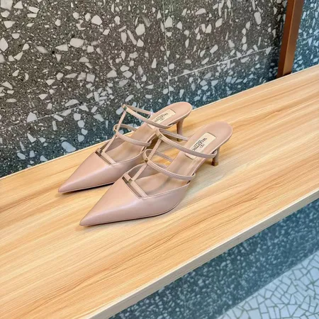 ヴァレンティノ スリッパ