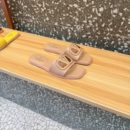 ヴァレンティノ スリッパ