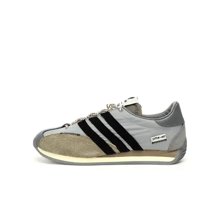 アディダス スニーカー