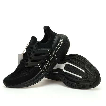 アディダス スニーカー