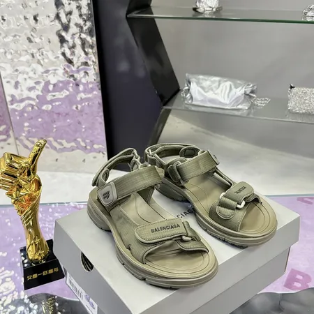 バレンシアガ サンダル