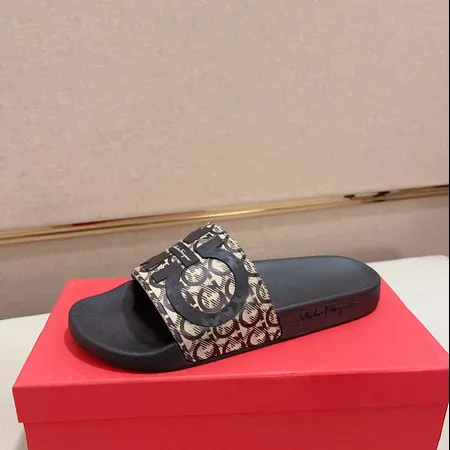 フェラガモ スリッパ