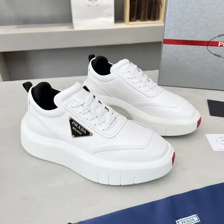 プラダ カジュアルシューズ