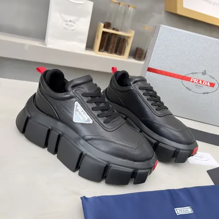 プラダ カジュアルシューズ