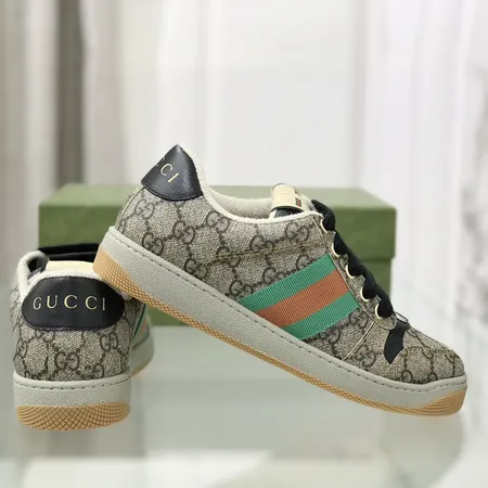 グッチ カジュアルシューズ