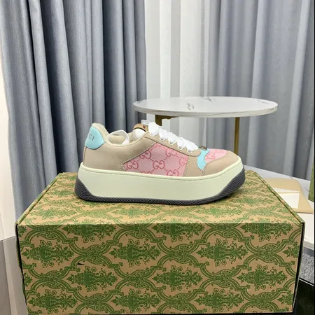 グッチ カジュアルシューズ