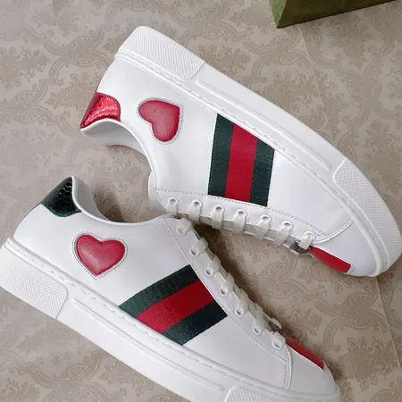 グッチ カジュアルシューズ