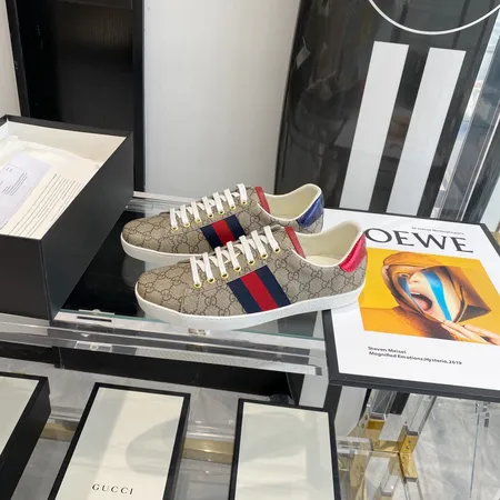 グッチ カジュアルシューズ