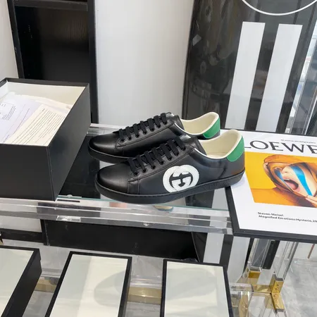 グッチ カジュアルシューズ