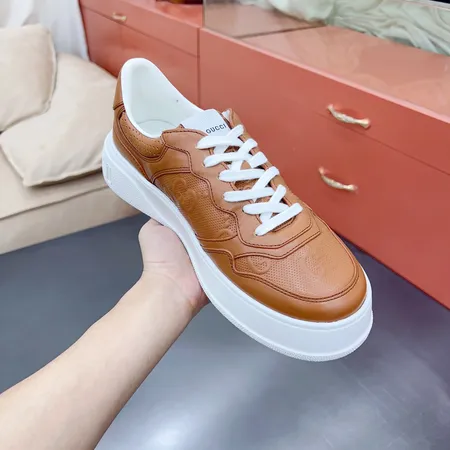 グッチ カジュアルシューズ