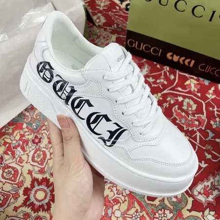 グッチ カジュアルシューズ