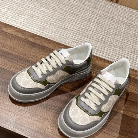 グッチ カジュアルシューズ