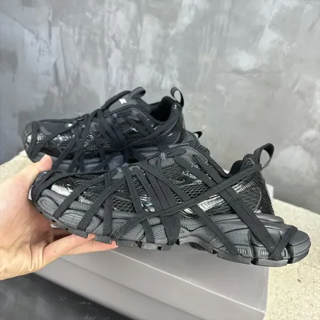 バレンシアガ スニーカー