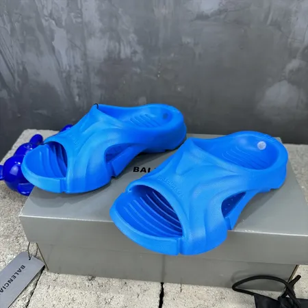 バレンシアガ スリッパ