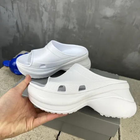 バレンシアガ スリッパ