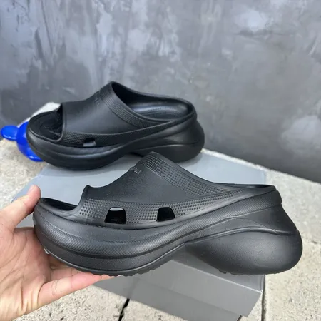 バレンシアガ スリッパ