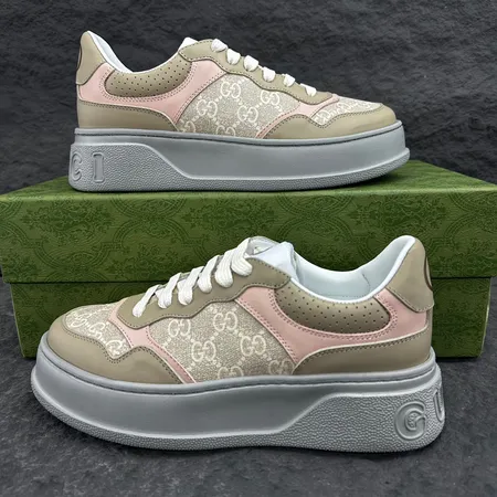 グッチ カジュアルシューズ