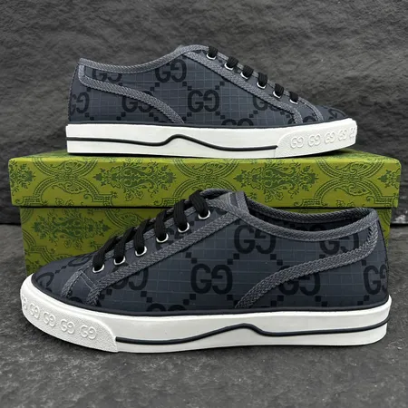 グッチ カジュアルシューズ