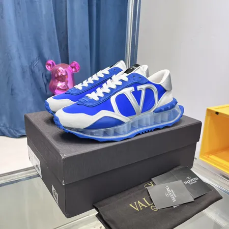 ヴァレンティノ スニーカー