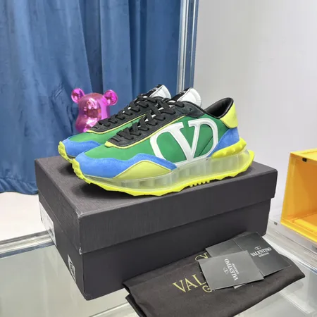 ヴァレンティノ スニーカー