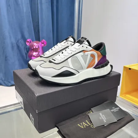 ヴァレンティノ スニーカー