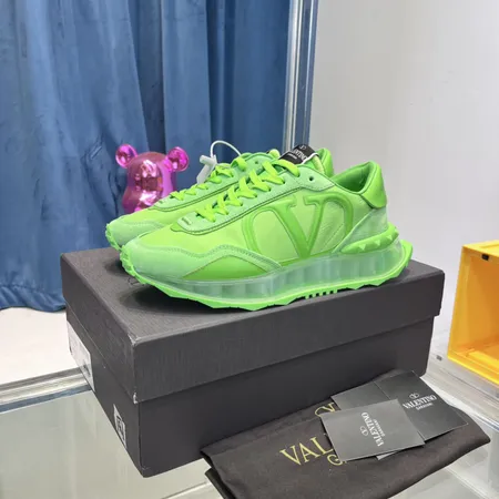 ヴァレンティノ スニーカー