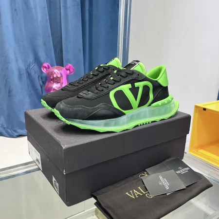 ヴァレンティノ スニーカー