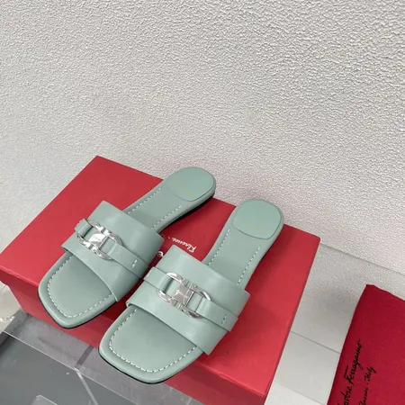 フェラガモ スリッパ