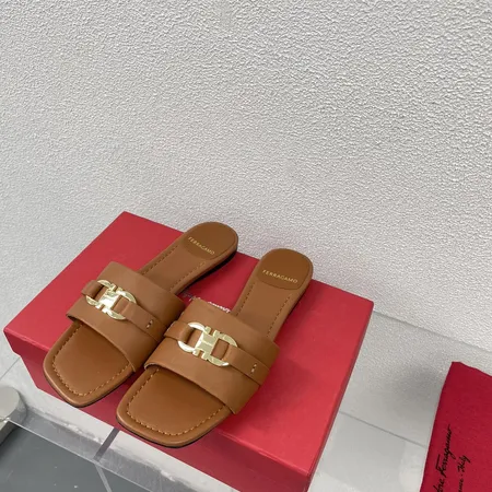 フェラガモ スリッパ