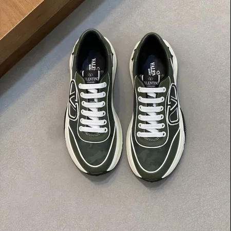 ヴァレンティノ スニーカー