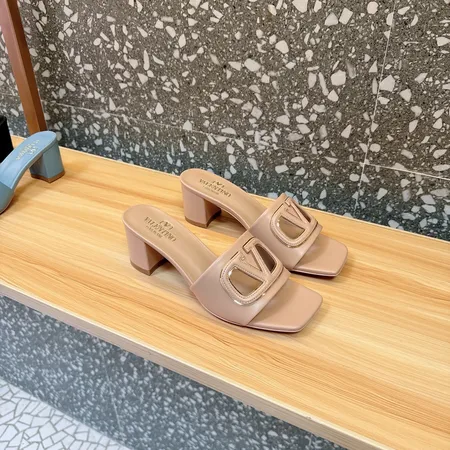 ヴァレンティノ スリッパ