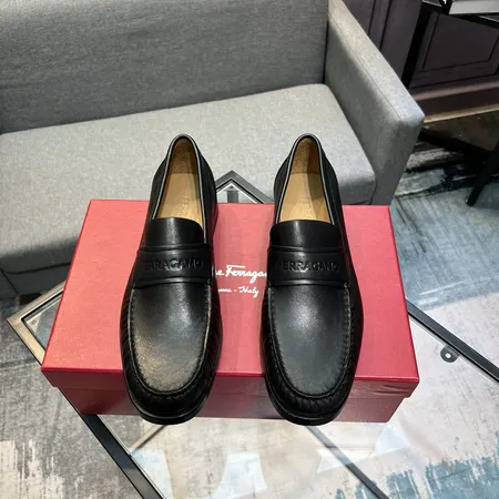 フェラガモ カジュアルシューズ