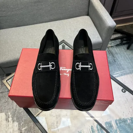 フェラガモ カジュアルシューズ