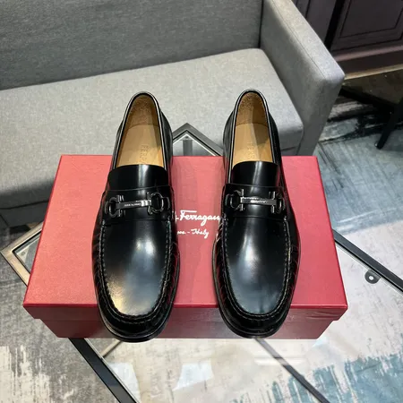フェラガモ カジュアルシューズ