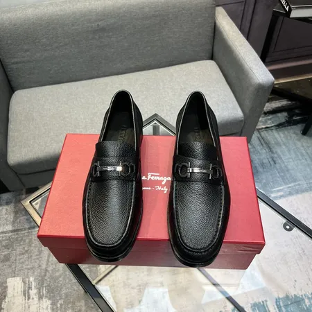 フェラガモ カジュアルシューズ