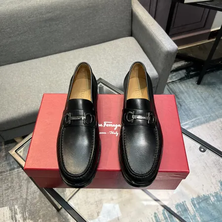 フェラガモ カジュアルシューズ