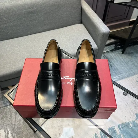 フェラガモ カジュアルシューズ