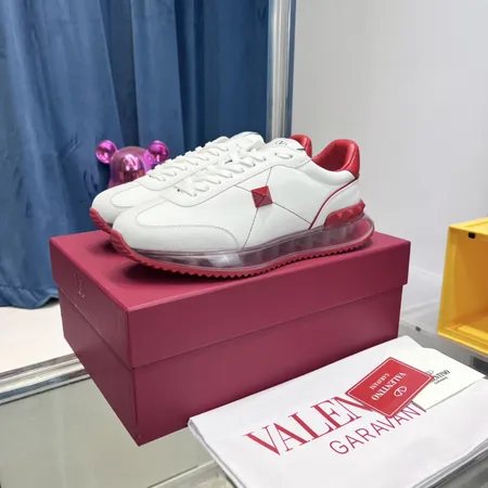 ヴァレンティノ スニーカー